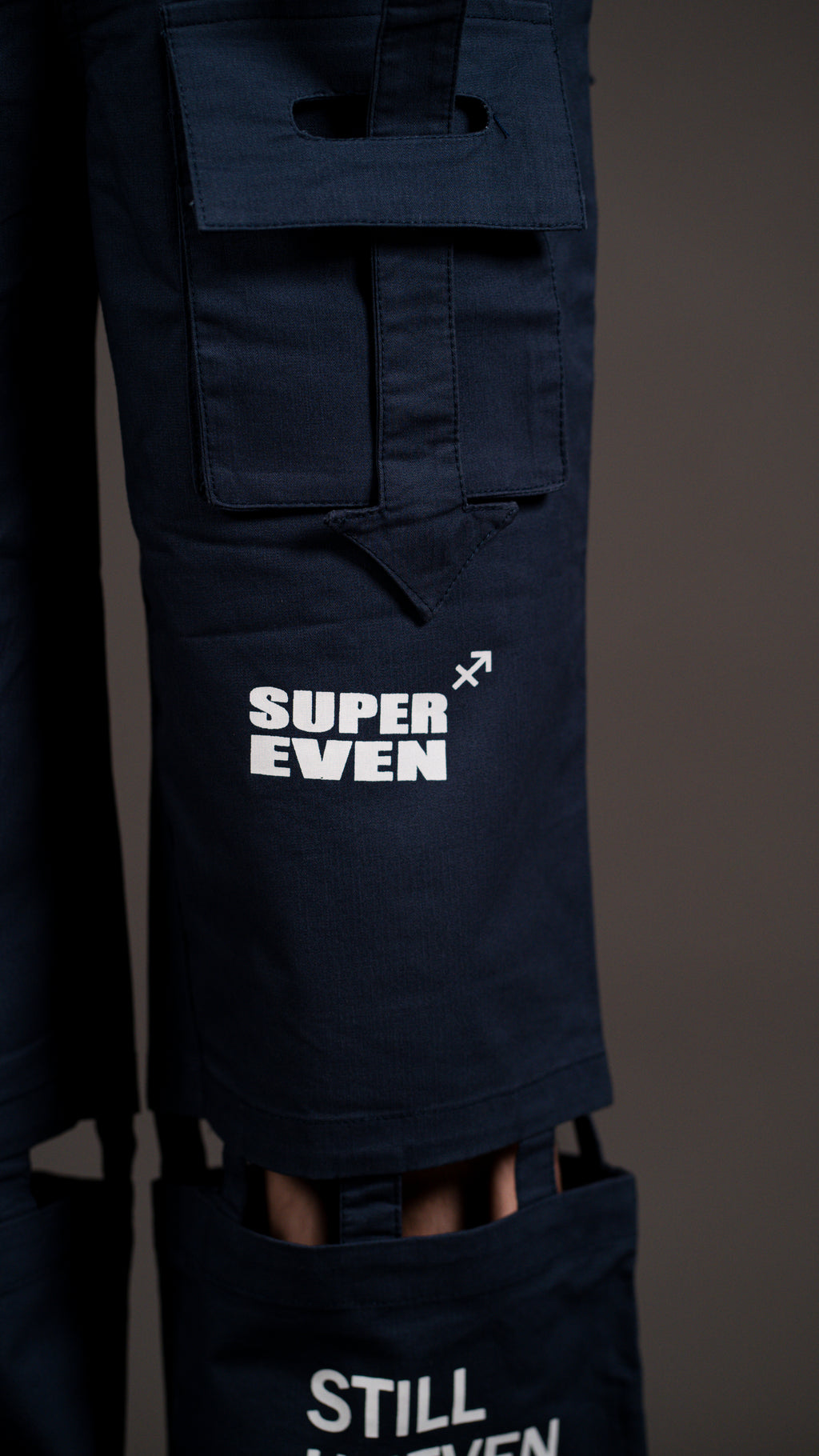 KNEE CUT ARROW BANDCARGO PANT/ NAVY BLUE