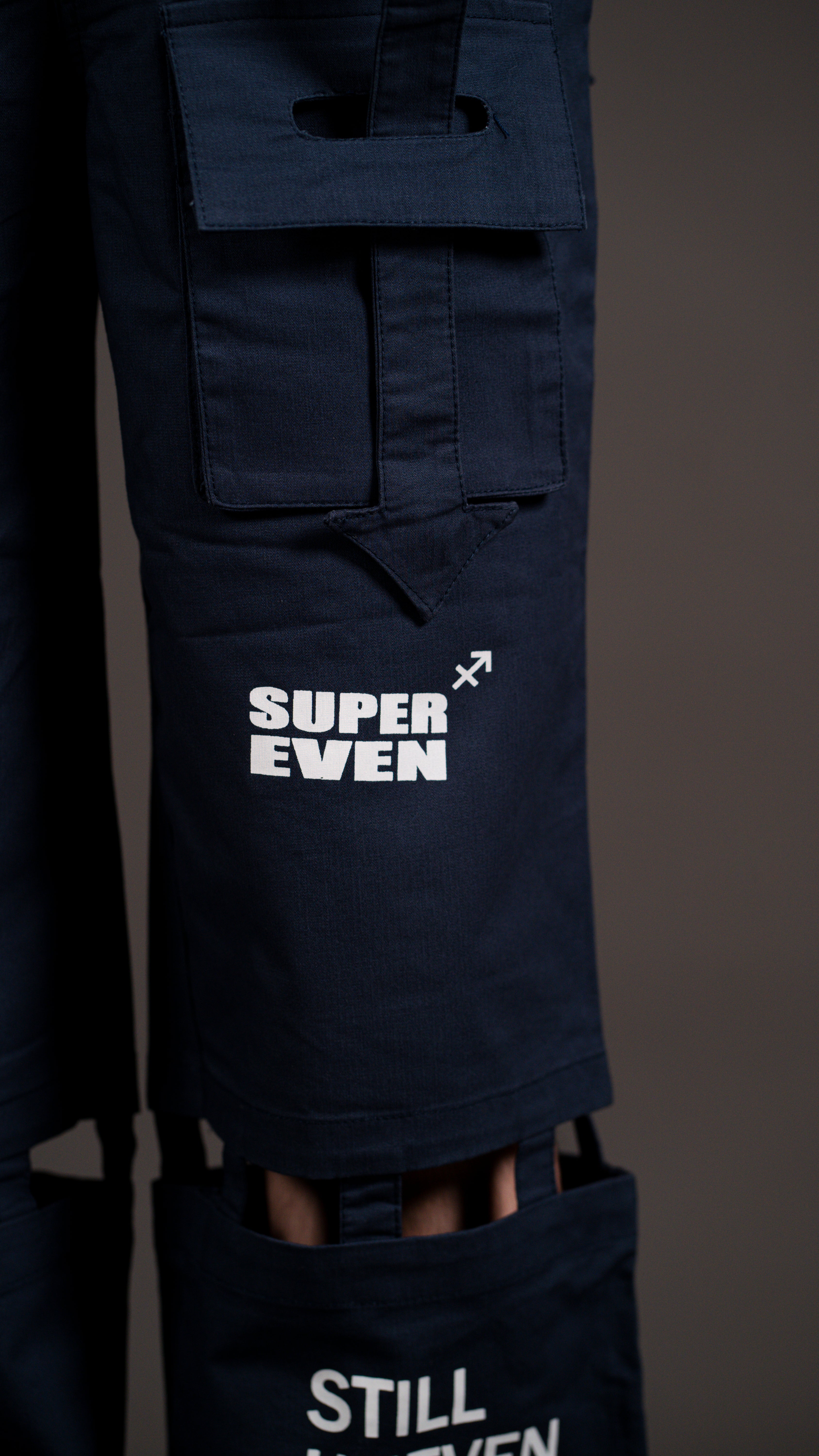 KNEE CUT ARROW BANDCARGO PANT/ NAVY BLUE